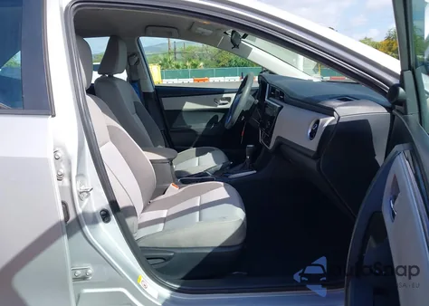 2017 Toyota Corolla Le z USA, uszkodzony, nr VIN 5YFBURHE9HP737863